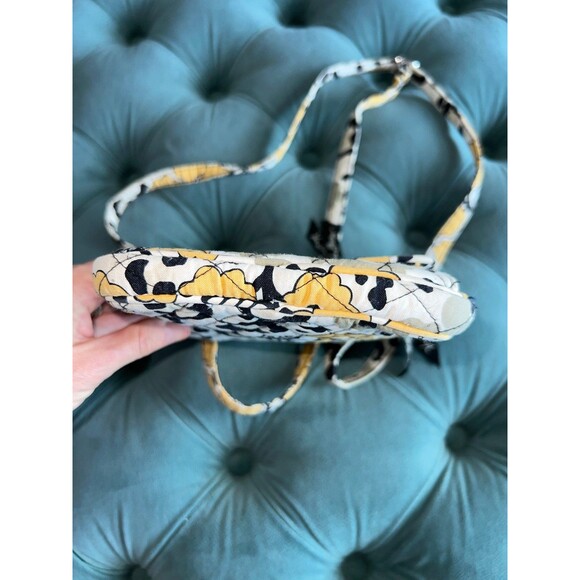 Vera Bradley Floral quilted wallet-crossbody- wristlet - Picture 5 of 9